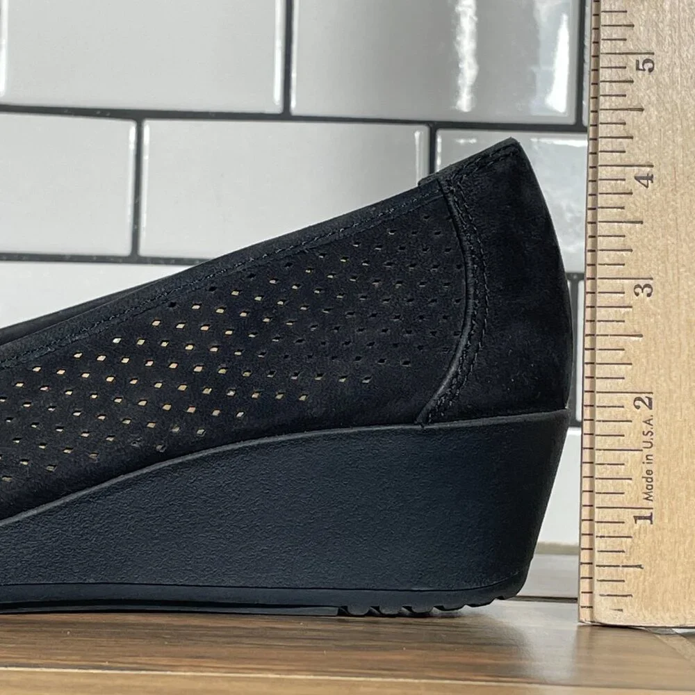 Naturalizer Betina 2 Womens Size 8.5 Shoes Black Leather Slip On Wedge